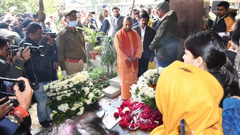 CM योगी और मंत्री नन्दी ने पंडित केशरी नाथ त्रिपाठी जी के निधन पर अर्पित की श्रद्धांजलि
