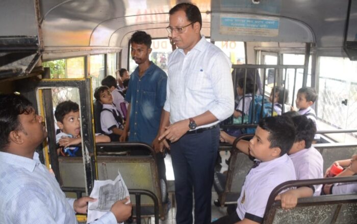 जिला परिवहन पदाधिकारी के नेतृत्व में स्कूली बसों के खिलाफ विशेष जांच अभियान,सहजानंद चौक, हरमू क्षेत्र में 79 बसों की हुई जांच