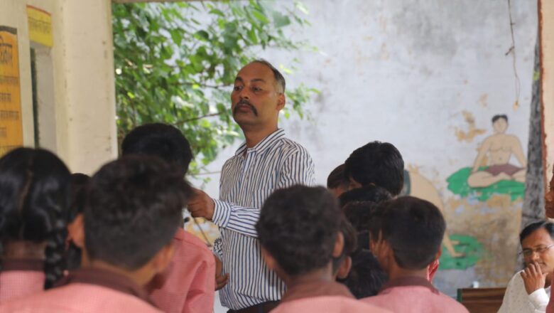 संस्था स्वांग रंग बलुआघाट प्रयागराज ने प्राथमिक विद्यालयों में एक दिवसीय बाल रंग मंच कार्यशाला का आयोजन किया